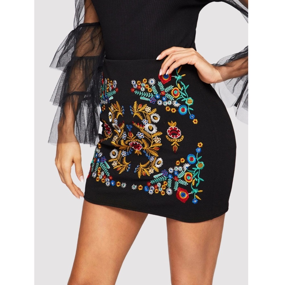 Floral Embroidery Black Mini Pencil Skirt High Rise - Picture 3 of 7